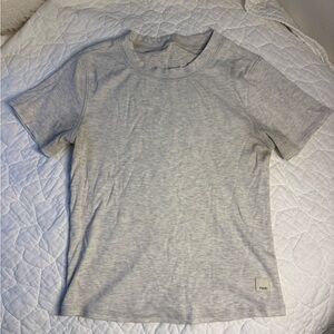 Vuori Light Gray Pose baby tee